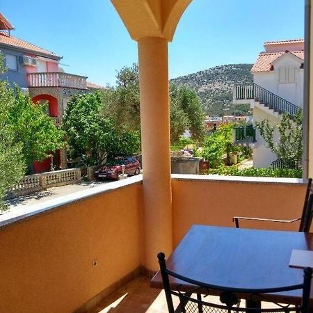 Apartments Antonija - Fitness Vinišće Exterior foto