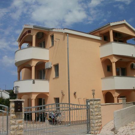 Apartments Antonija - Fitness Vinišće Exterior foto