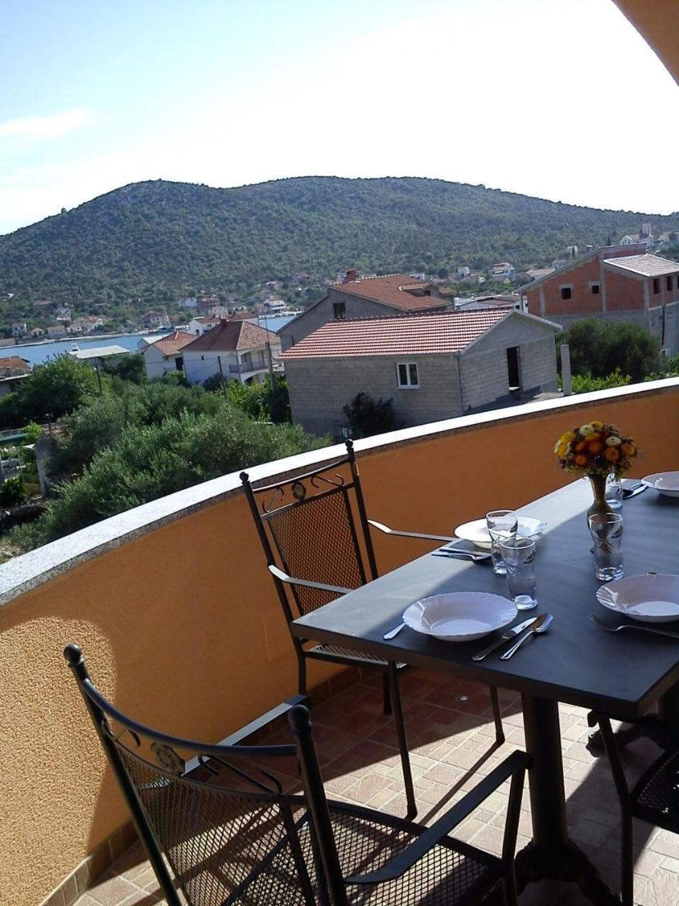 Apartments Antonija - Fitness Vinišće Exterior foto