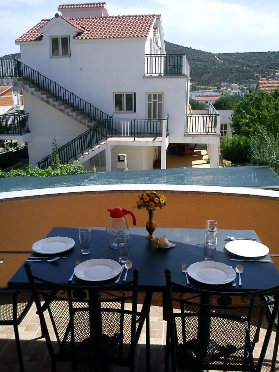 Apartments Antonija - Fitness Vinišće Exterior foto